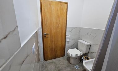 Casa en alquiler en Los Reartes 3 ambientes a estrenar 1000 mts de lote, suite y baño completo