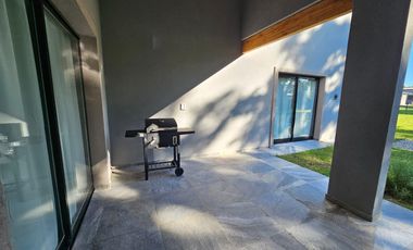 Casa en alquiler en Los Reartes 3 ambientes a estrenar 1000 mts de lote, suite y baño completo