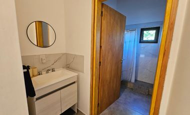 Casa en alquiler en Los Reartes 3 ambientes a estrenar 1000 mts de lote, suite y baño completo