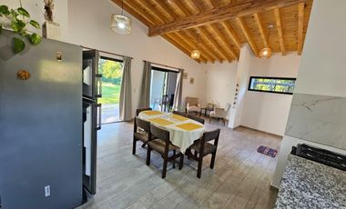 Casa en alquiler en Los Reartes 3 ambientes a estrenar 1000 mts de lote, suite y baño completo