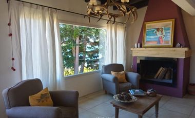 Alquiler Permanente-Dina Huapi, casa de 200m2 con acceso a costa de lago, 6ambientes, 700m2 terreno