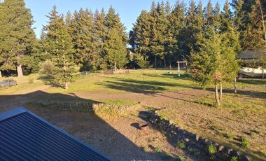 Alquiler Permanente-Dina Huapi, casa de 200m2 con acceso a costa de lago, 6ambientes, 700m2 terreno