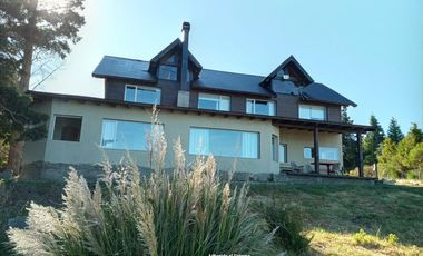 Alquiler Permanente-Dina Huapi, casa de 200m2 con acceso a costa de lago, 6ambientes, 700m2 terreno
