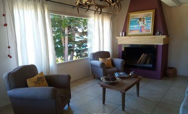 Alquiler Permanente-Dina Huapi, casa de 200m2 con acceso a costa de lago, 6ambientes, 700m2 terreno