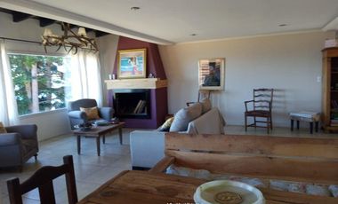Alquiler Permanente-Dina Huapi, casa de 200m2 con acceso a costa de lago, 6ambientes, 700m2 terreno
