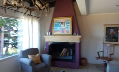 Alquiler Permanente-Dina Huapi, casa de 200m2 con acceso a costa de lago, 6ambientes, 700m2 terreno