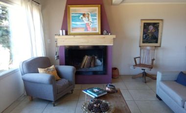 Alquiler Permanente-Dina Huapi, casa de 200m2 con acceso a costa de lago, 6ambientes, 700m2 terreno