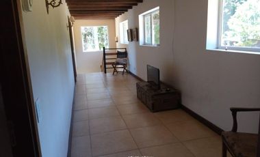 Alquiler Permanente-Dina Huapi, casa de 200m2 con acceso a costa de lago, 6ambientes, 700m2 terreno
