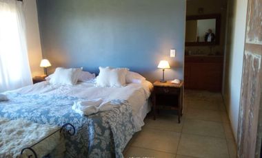 Alquiler Permanente-Dina Huapi, casa de 200m2 con acceso a costa de lago, 6ambientes, 700m2 terreno