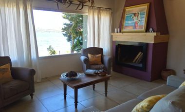 Alquiler Permanente-Dina Huapi, casa de 200m2 con acceso a costa de lago, 6ambientes, 700m2 terreno