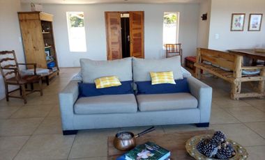 Alquiler Permanente-Dina Huapi, casa de 200m2 con acceso a costa de lago, 6ambientes, 700m2 terreno