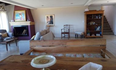 Alquiler Permanente-Dina Huapi, casa de 200m2 con acceso a costa de lago, 6ambientes, 700m2 terreno