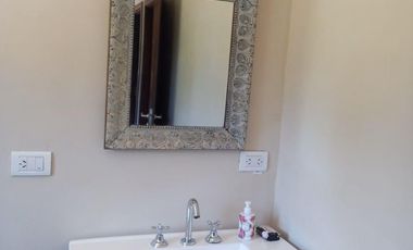 Alquiler Permanente-Dina Huapi, casa de 200m2 con acceso a costa de lago, 6ambientes, 700m2 terreno