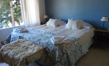 Alquiler Permanente-Dina Huapi, casa de 200m2 con acceso a costa de lago, 6ambientes, 700m2 terreno