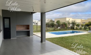 Casa con pileta en venta - Lagos de Canning, Esteban Echeverría