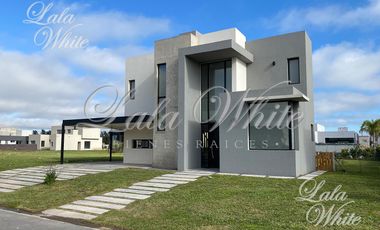 Casa con pileta en venta - Lagos de Canning, Esteban Echeverría