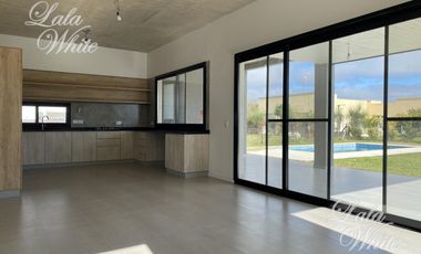 Casa con pileta en venta - Lagos de Canning, Esteban Echeverría