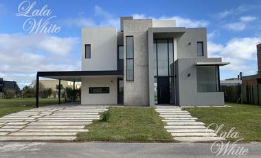Casa con pileta en venta - Lagos de Canning, Esteban Echeverría