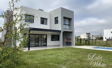 Casa con pileta en venta - Lagos de Canning, Esteban Echeverría