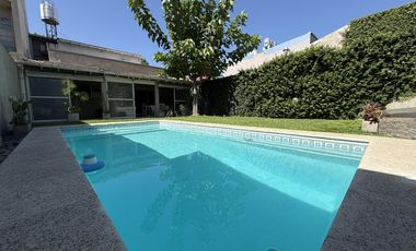 Chalet en Venta 4 amb. - c/piscina - Ramos Mejia
