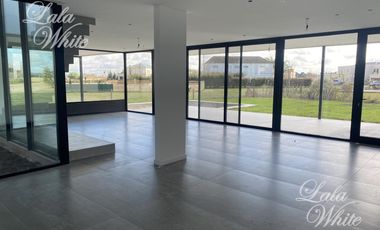 Casa con 4 dormitorios en venta - La Providencia Country Club, Canning, Ezeiza