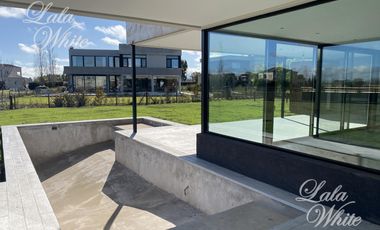 Casa con 4 dormitorios en venta - La Providencia Country Club, Canning, Ezeiza