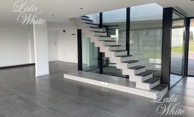 Casa con 4 dormitorios en venta - La Providencia Country Club, Canning, Ezeiza