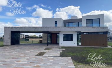 Casa con 4 dormitorios en venta - La Providencia Country Club, Canning, Ezeiza