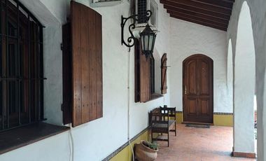 CASA ADROGUE 7 AMBIENTES DE CATEGORIA