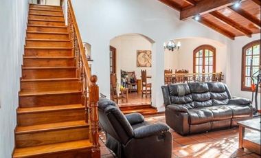 CASA ADROGUE 7 AMBIENTES DE CATEGORIA