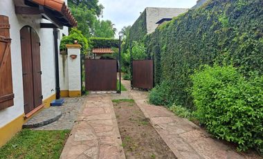 CASA ADROGUE 7 AMBIENTES DE CATEGORIA