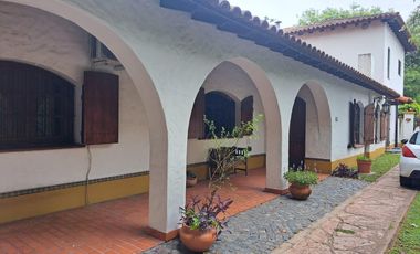 CASA ADROGUE 7 AMBIENTES DE CATEGORIA