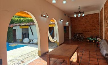 CASA ADROGUE 7 AMBIENTES DE CATEGORIA