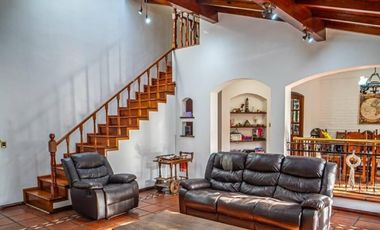 CASA ADROGUE 7 AMBIENTES DE CATEGORIA