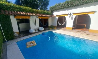 CASA ADROGUE 7 AMBIENTES DE CATEGORIA