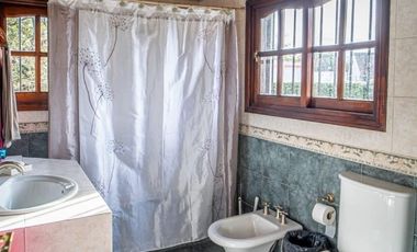 CASA ADROGUE 7 AMBIENTES DE CATEGORIA