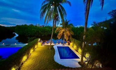 CASA VILLA CANCUN 4 recamaras Frente a Laguna - ZONA HOTELERA