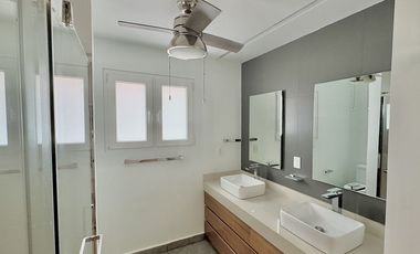 CASA VILLA CANCUN 4 recamaras Frente a Laguna - ZONA HOTELERA