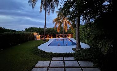 CASA VILLA CANCUN 4 recamaras Frente a Laguna - ZONA HOTELERA