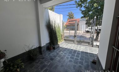Venta casa 4 ambientes con cochera y piscina en Wilde