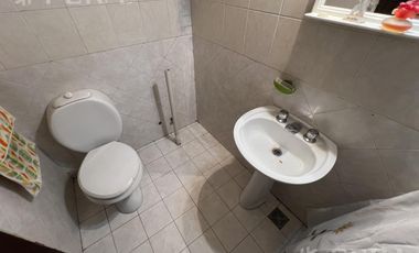 Venta casa 4 ambientes con cochera y piscina en Wilde