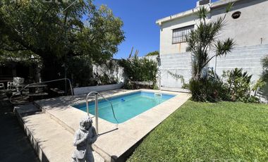 Venta casa 4 ambientes con cochera y piscina en Wilde