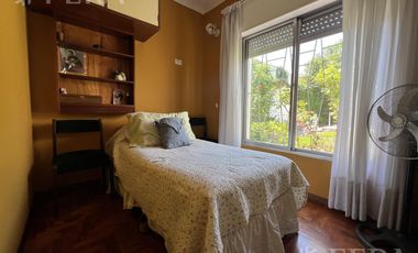 Venta casa 4 ambientes con cochera y piscina en Wilde