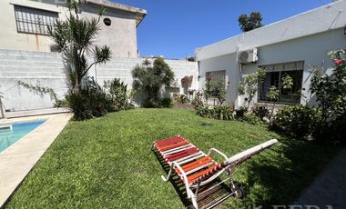 Venta casa 4 ambientes con cochera y piscina en Wilde