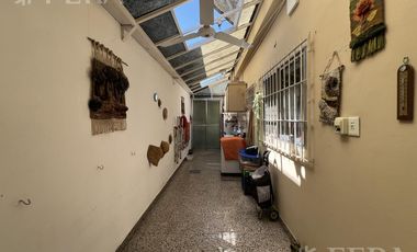 Venta casa 4 ambientes con cochera y piscina en Wilde