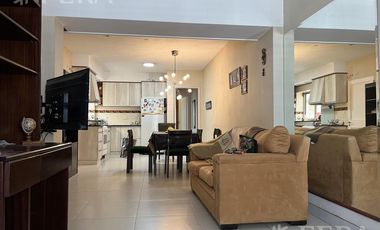 Venta casa 4 ambientes con cochera y piscina en Wilde