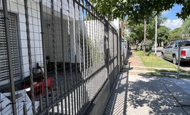 Venta casa 4 ambientes con cochera y piscina en Wilde