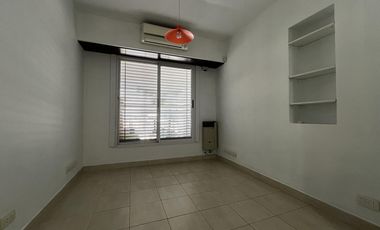 Venta casa 4 ambientes con cochera y piscina en Wilde