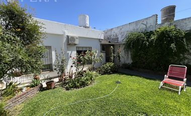 Venta casa 4 ambientes con cochera y piscina en Wilde