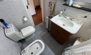 Venta casa 4 ambientes con cochera y piscina en Wilde